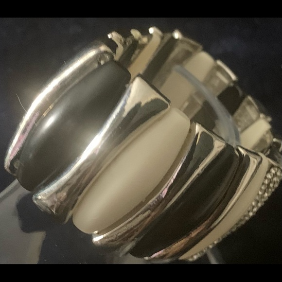 Pre-owned, gently used stretch black, white and silver sparkle bracelet. - Picture 3 of 10